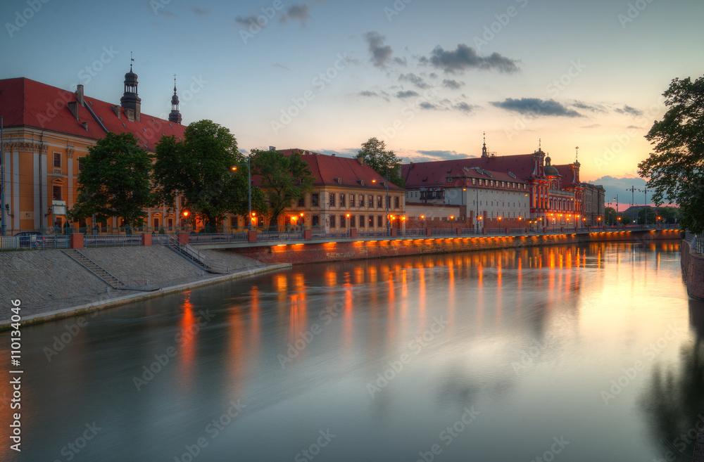 Wrocław wieczorny krajobraz miasta - obrazy, fototapety, plakaty 