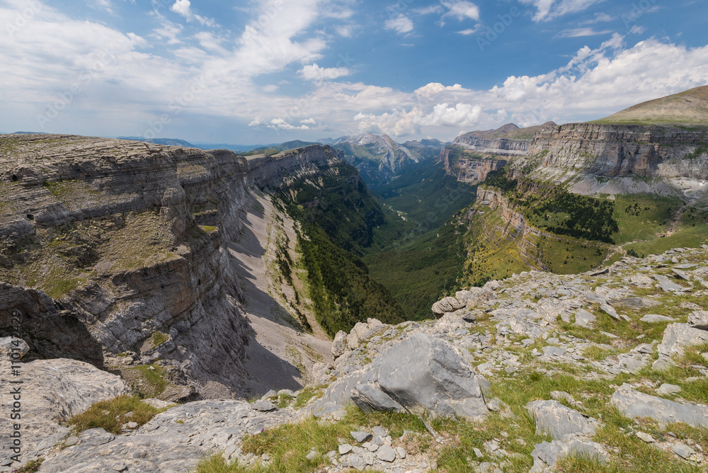 Obraz premium Beautiful landscape of Ordesa National Park, Pyrenees, Spain. Side view of Canyon.