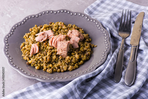 Stewed mung beans with canned tuna