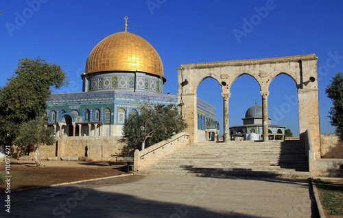 South side of the Dome of the Rock with the Dome of the Chain on the right. It is a shrine located on the Temple Mount in the Old City of Jerusalem.