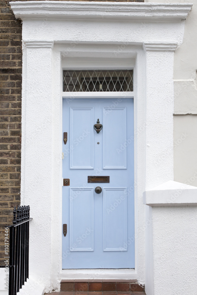 Naklejka premium Azure door in typical London house