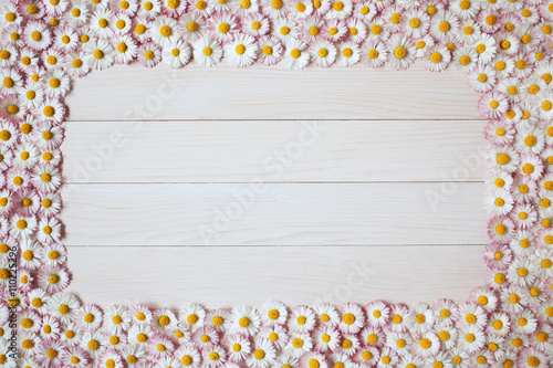 Fototapeta Naklejka Na Ścianę i Meble -  Daisy background wooden
