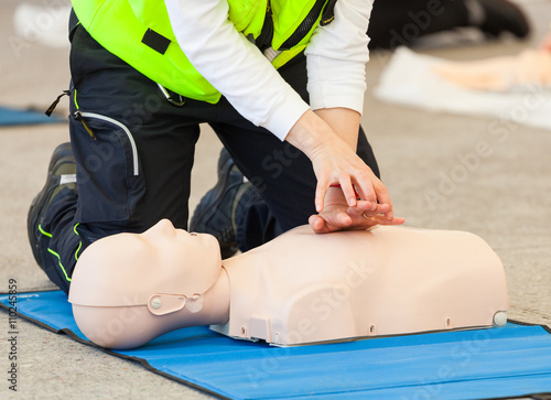 Obraz na płótnie CPR training with dummy