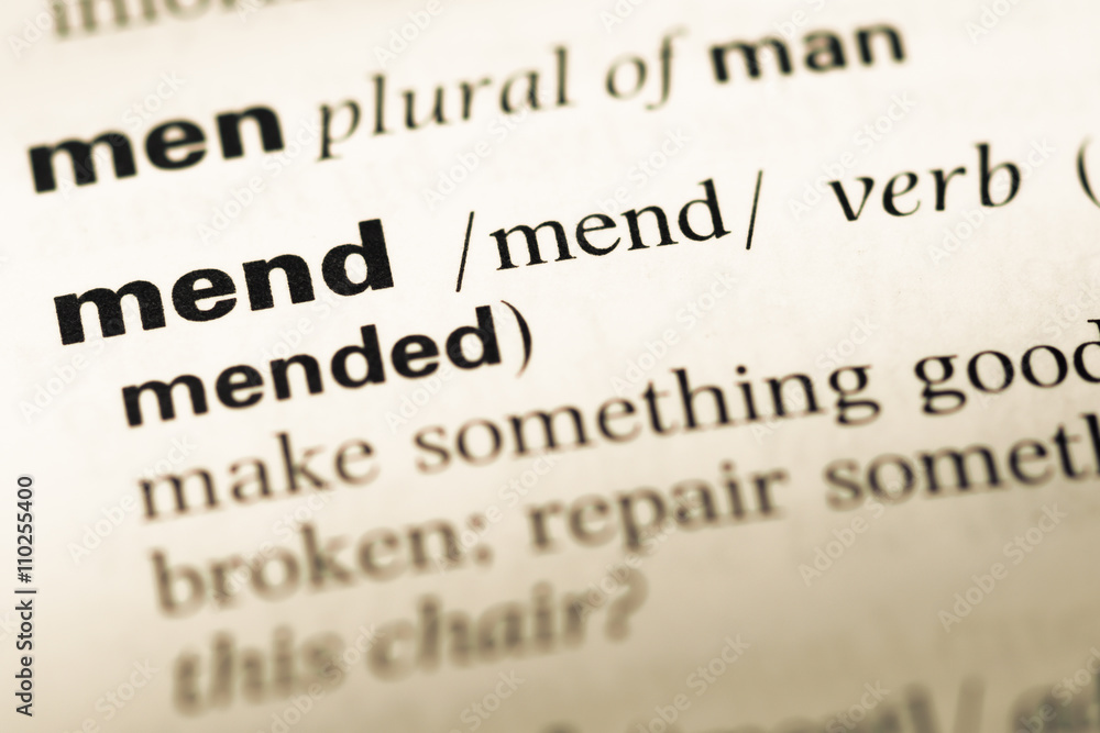 Obraz premium Close up of old English dictionary page with word mend
