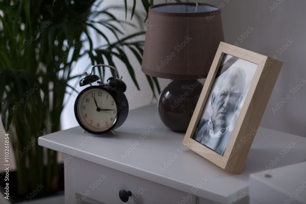 Naklejka premium Framed picture of a man