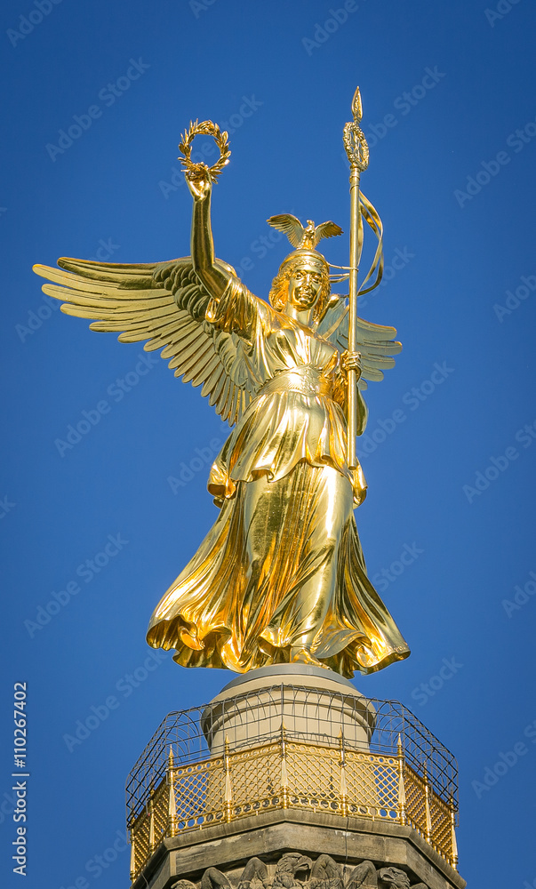 Obraz premium Berliner Siegessäule Viktoria Goldelse im Sonnenschein