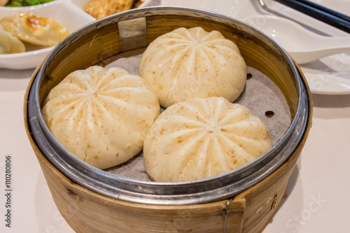 Large steamed buns