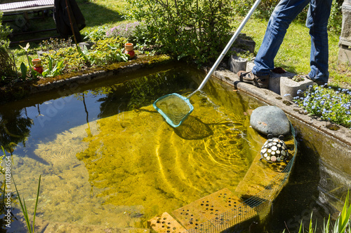 Gartenteich reinigen mit Poolreiniger