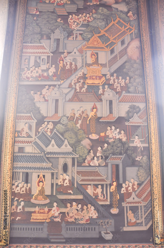 Obraz premium ancient paintings on the window in wat pho bangkok, thailand-january 28 : ancient paintings on the window in wat pho bangkok, thailand-january 28, 2015