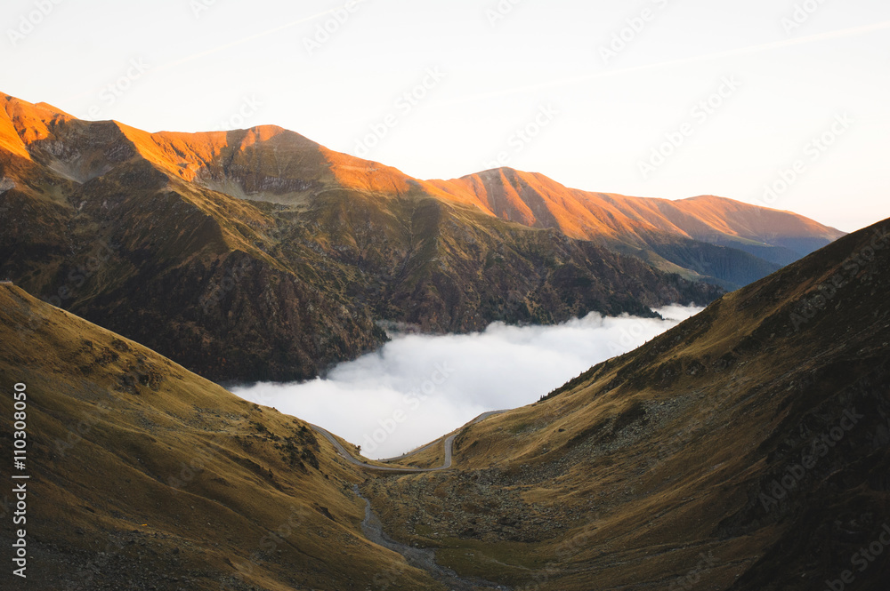 Obraz premium Sunset at Mountains