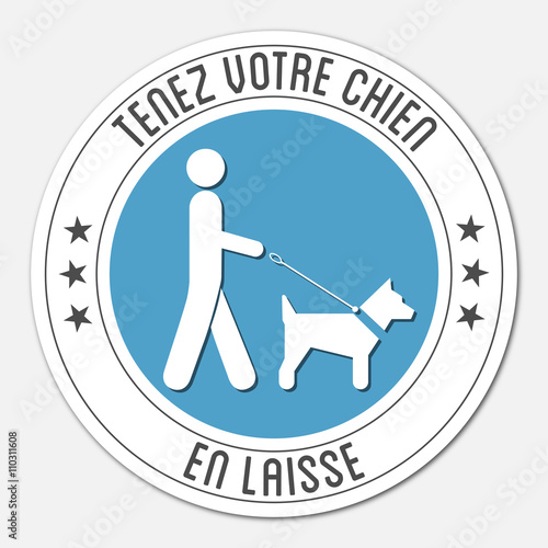 Logo chien en laisse.