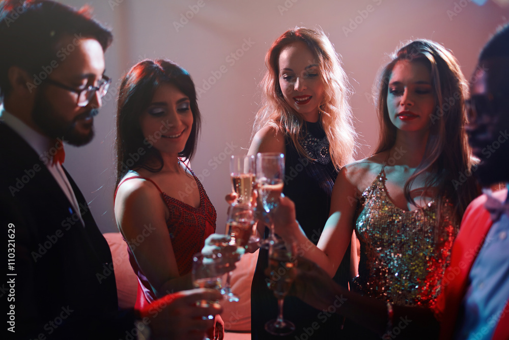 Fototapeta premium Friends toasting