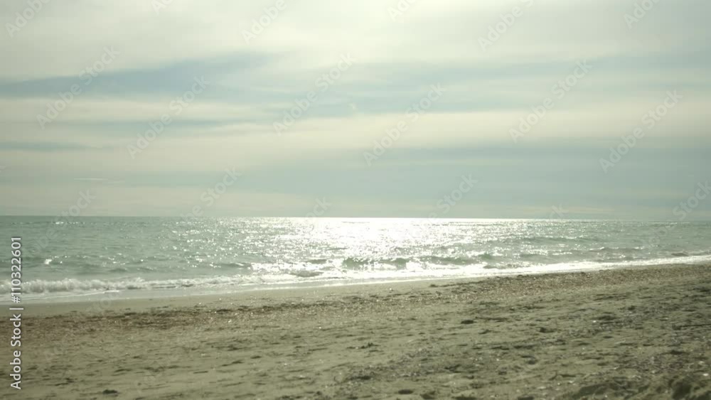 Beduta sul mare nella spiaggia di Ostia, Roma, Italia in inverno Beduta sul mare nella spiaggia di Ostia, Roma, Italia in inverno