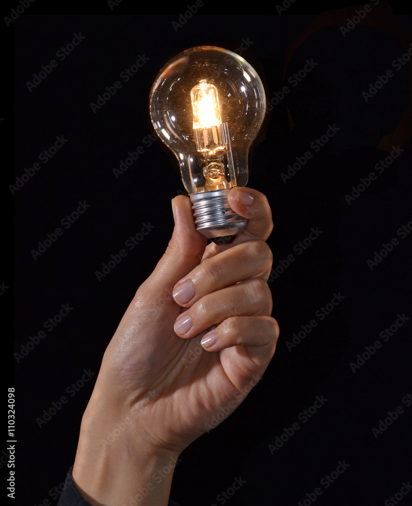 Mano sujetando un bombillo, una bombilla encendida,lampara. Stock Photo |  Adobe Stock