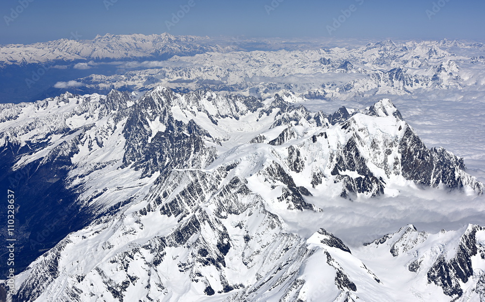 les alpes ..vue aérienne