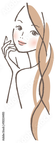 振り返る女性