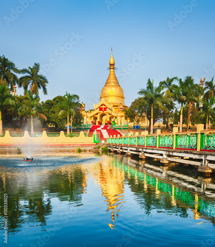 Maha Wizaya pagoda in Yangon. Myanmar.