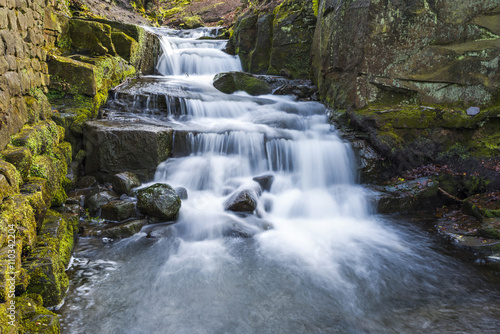 Fototapeta Naklejka Na Ścianę i Meble -  Waterfall in Lumsdale Valley in Matlock, Derbyshire, UK