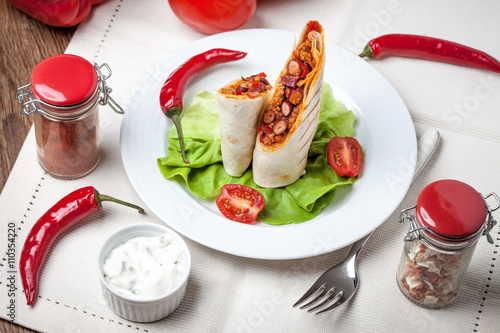 Burritos filled wiht minced meat, bean and vegetables.