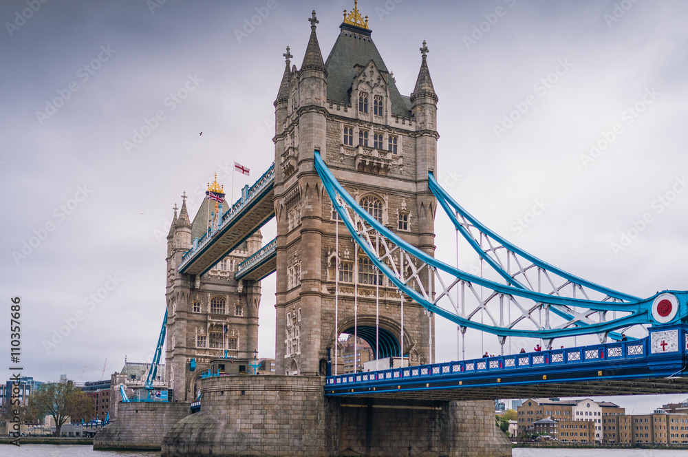 Obraz premium Tower Bridge in London, the UK. Sunset with beautiful clouds. Drawbridge opening. One of English symbols..