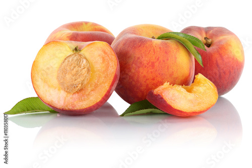 Pfirsich Pfirsiche Frucht Früchte geschnitten Hälfte Obst Frei