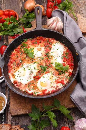 fried egg with tomato and bell pepper