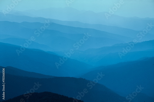 Obraz na plátně Blue mountains in Ukraine Carpathians