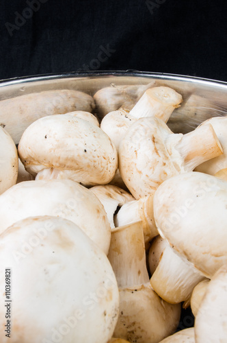 champignons in a metal bowl