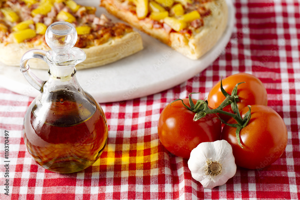 tomatoes, garlic and seasoning with hawaiian pizza tomatoes, garlic and seasoning with hawaiian pizza