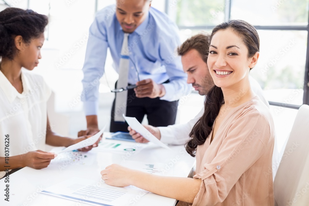 Fototapeta premium Businesspeople discussing a report
