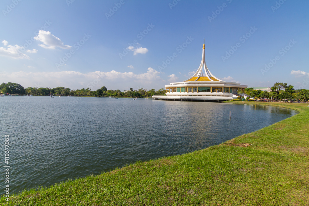 Suanluang RAMA IX / public beautiful building curve in the lake park