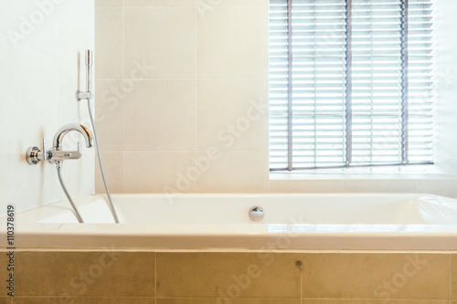 White bathtub decoration photo