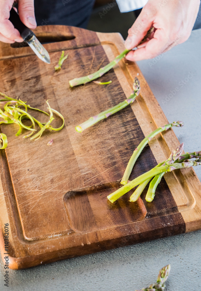 Trim and peel asparagus in the kitchen StockFoto Adobe Stock