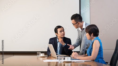 Young Asian business people having discussing in office © DragonImages