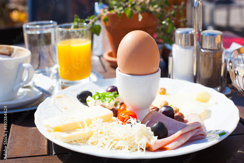 Breakfast consisting of orange juice, tomatoes, bread and egg. Balanced diet Breakfast consisting of orange juice, tomatoes, bread and egg. Balanced diet