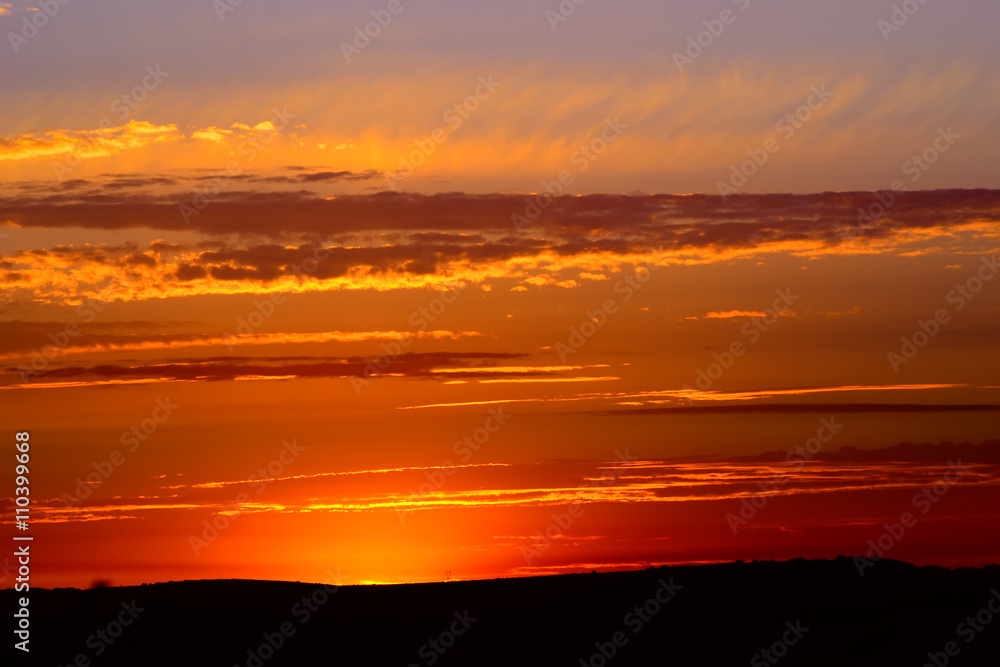 Bellissimo tramonto arancio 