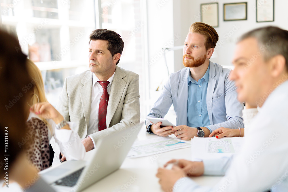 Obraz premium Succeful business partners brainstormin