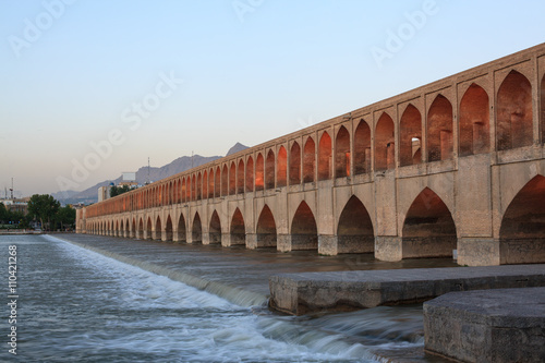 Obraz na plátně Allahverdi Khan Bridge or Si-o-seh pol bridge in Isfahan in the morning, Isfahan