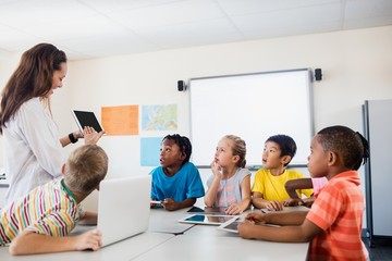 Pupils listening the teacher 