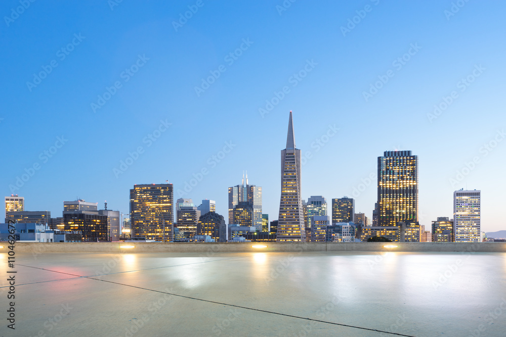 Obraz premium empty marble floor with cityscape and skyline of san francisco