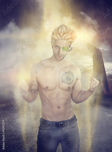 Foto muscular young man turning into a superhero