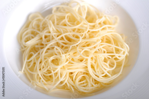 boiled spaghetti already in white bowl