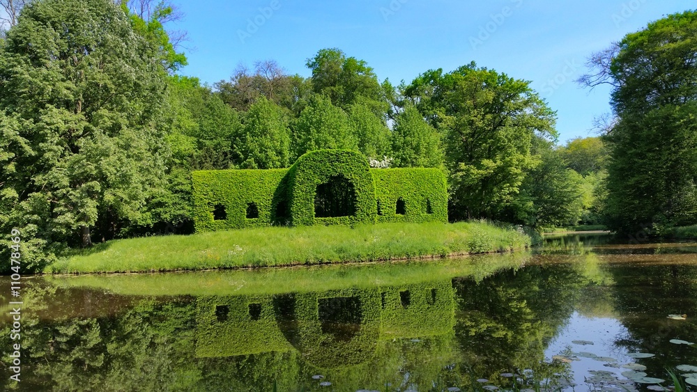 Fototapeta premium Laubengang im Bürgerpark Bremen 