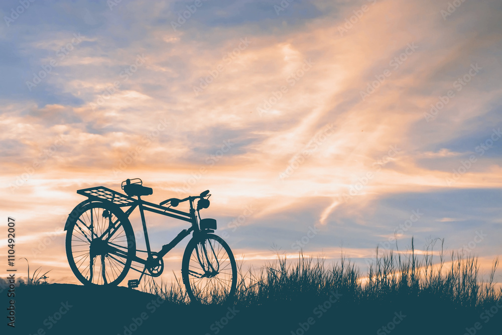 Obraz premium beautiful silhouette of bicycle