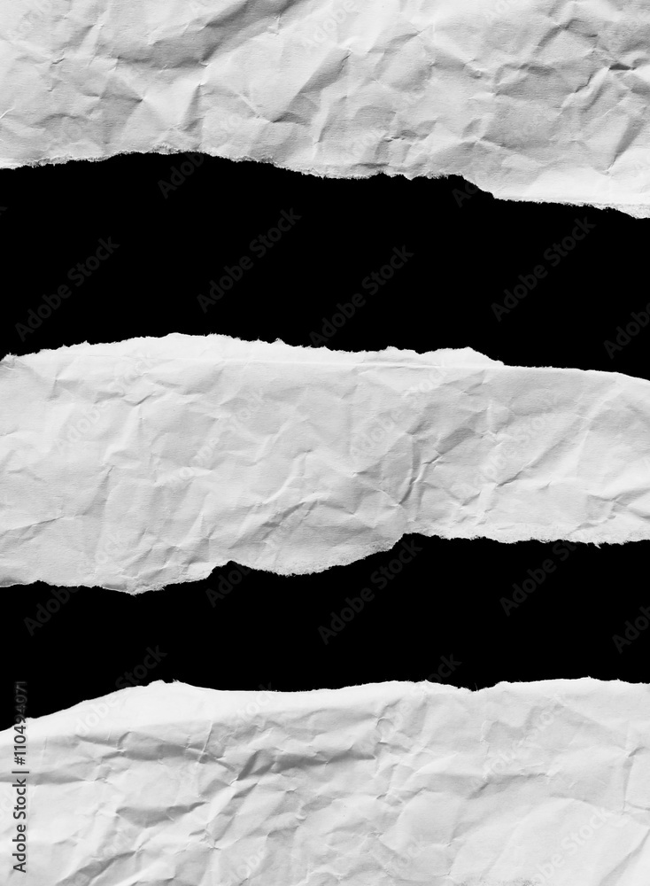 Obraz premium Piece of torn paper on black. Copy space