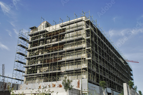 Photos Appartamenti Nuova Costruzione, edificio in cantiere con impalcatura a più piani