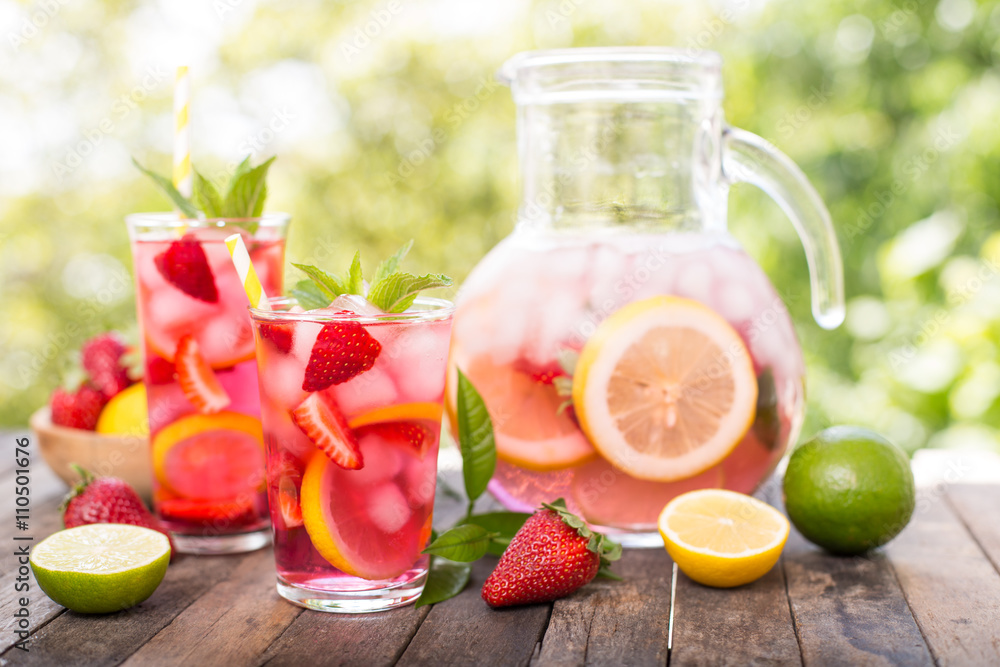 Pink lemonade with lemon, lime and strawberries  - obrazy, fototapety, plakaty 