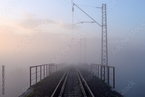 Obraz na płótnie Sunrise and morning mist over the railway w salonie
