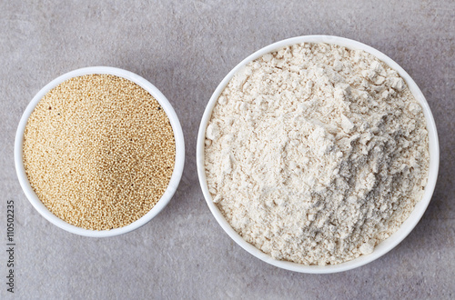 Amaranth seed flour and amaranth seeds