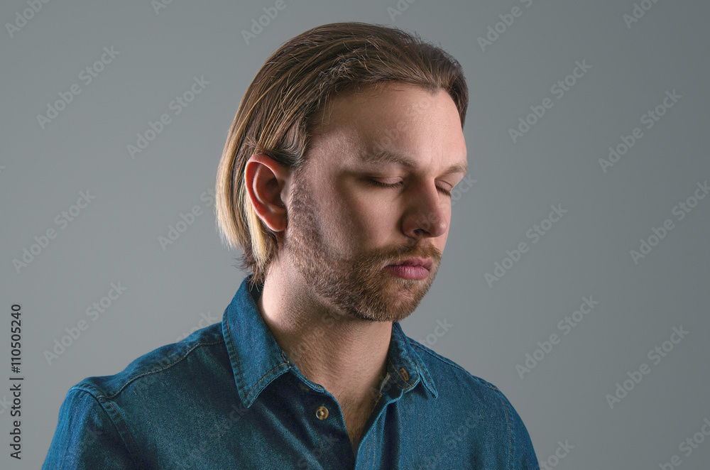 Obraz premium Portrait of man in casual shirt